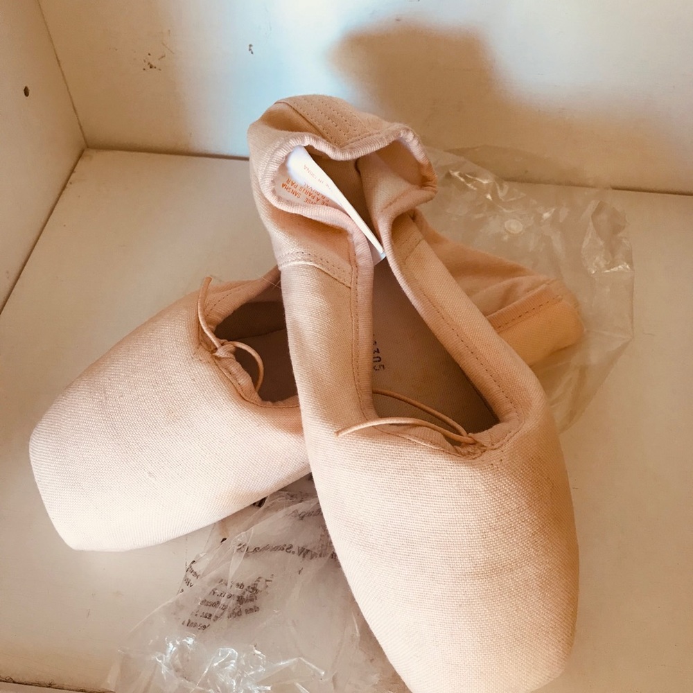 Sansha pointe shoes 11 M